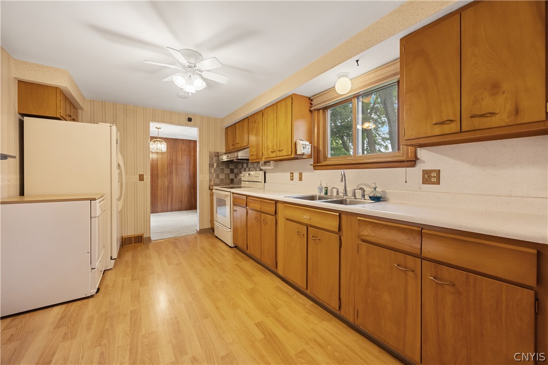 202 Arbordale Road East Camillus, NY 13219 - Photo 9 of 26