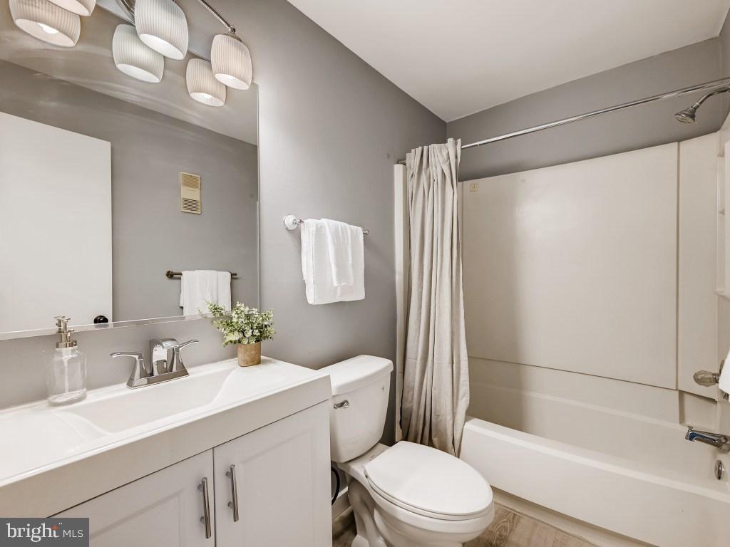 107 West Conway Street, Unit R51 Baltimore, MD 21201 - Photo 7 of 22 2nd bath