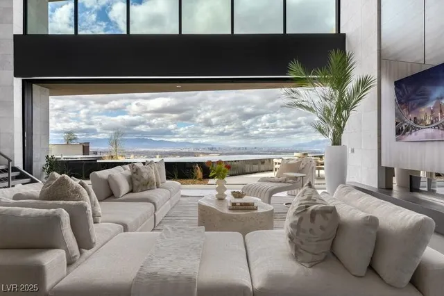 $13,500,000 | 12 Chisel Crest Court, Henderson, NV 89012