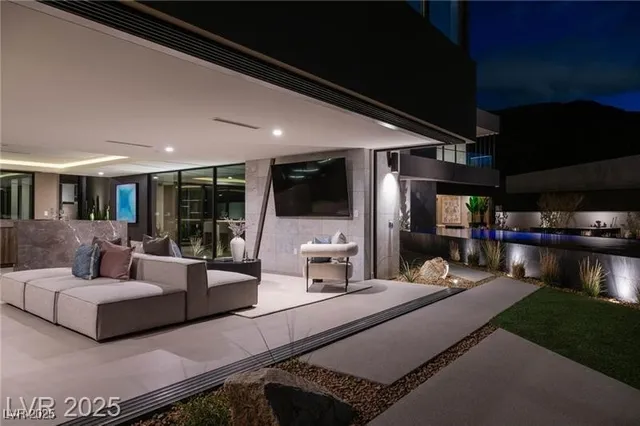 $13,500,000 | 12 Chisel Crest Court, Henderson, NV 89012