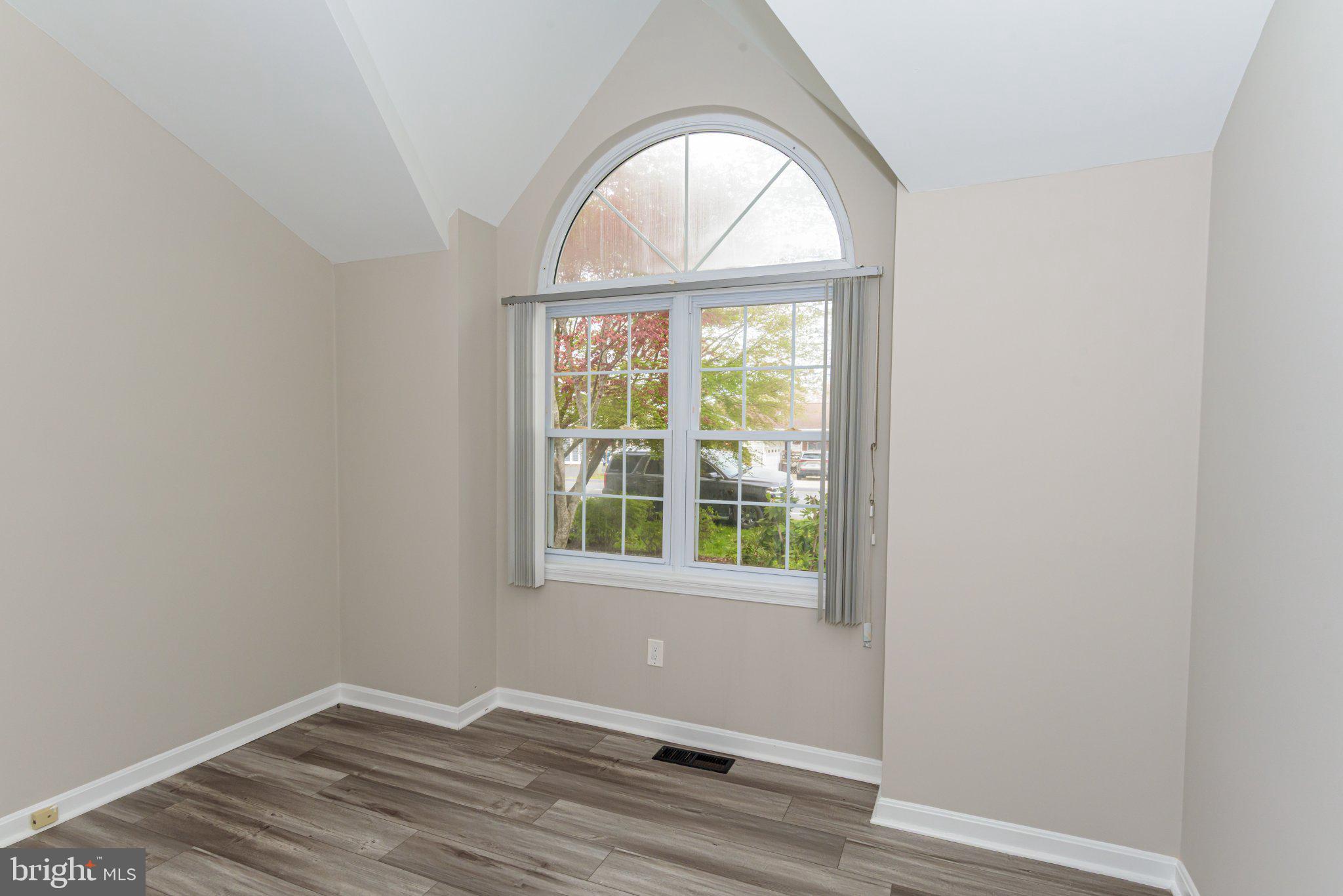 258 Ocean Parkway Berlin, MD 21811 - Photo 21 of 55 Bright corner room with arched window.