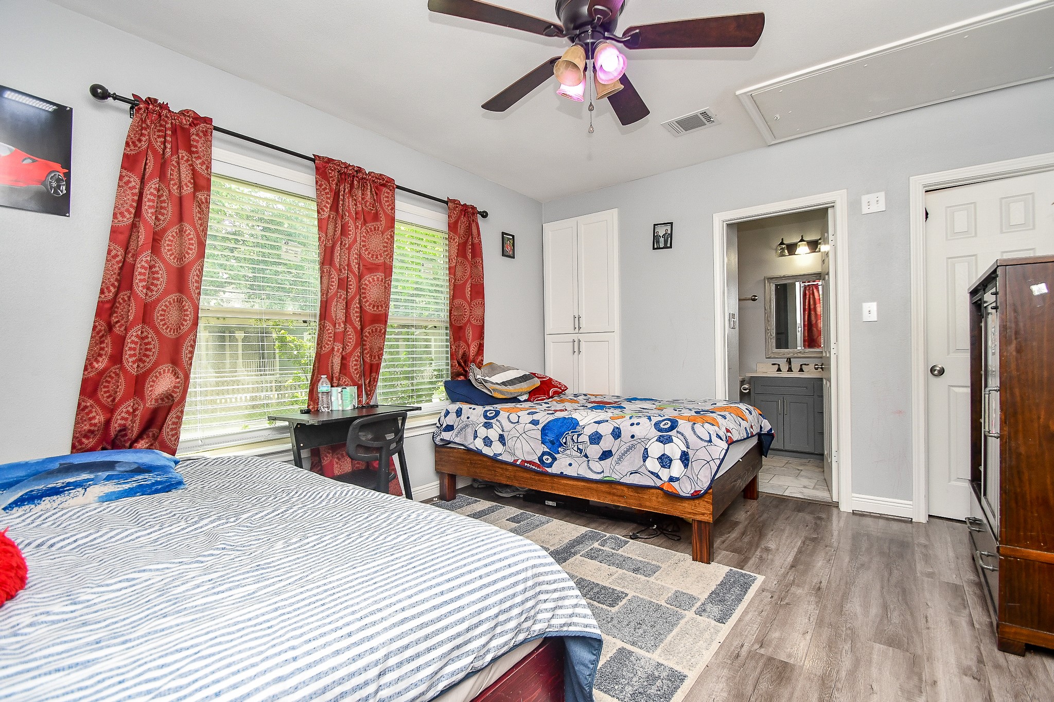 1607 Sylvester Road Houston, TX 77009 - Photo 24 of 32 a bedroom with two beds and a chandelier