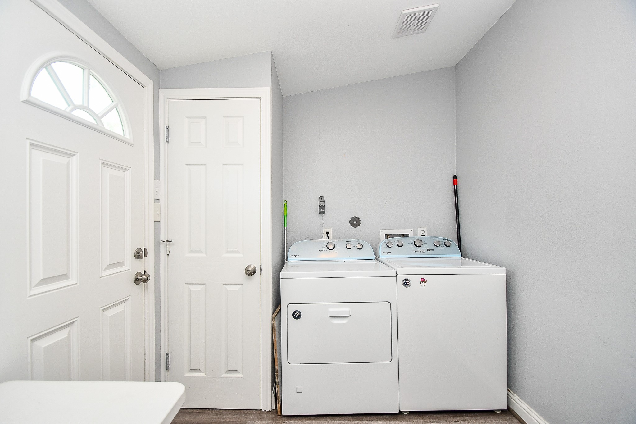 1607 Sylvester Road Houston, TX 77009 - Photo 29 of 32 a view of a bathroom with two sinks and a toilet