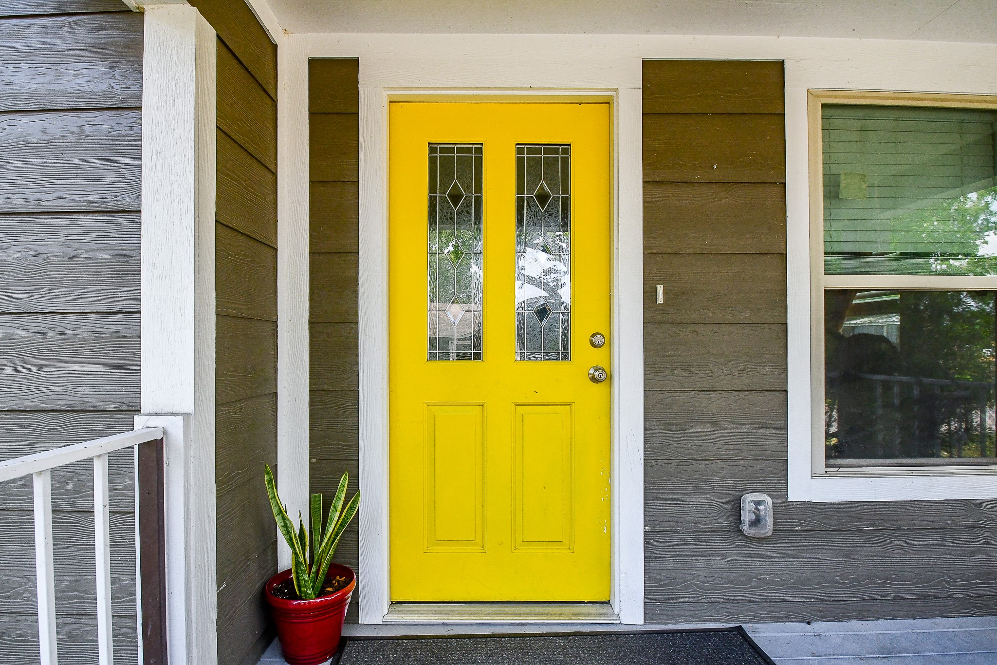 1607 Sylvester Road Houston, TX 77009 - Photo 5 of 32 a view of front door of house