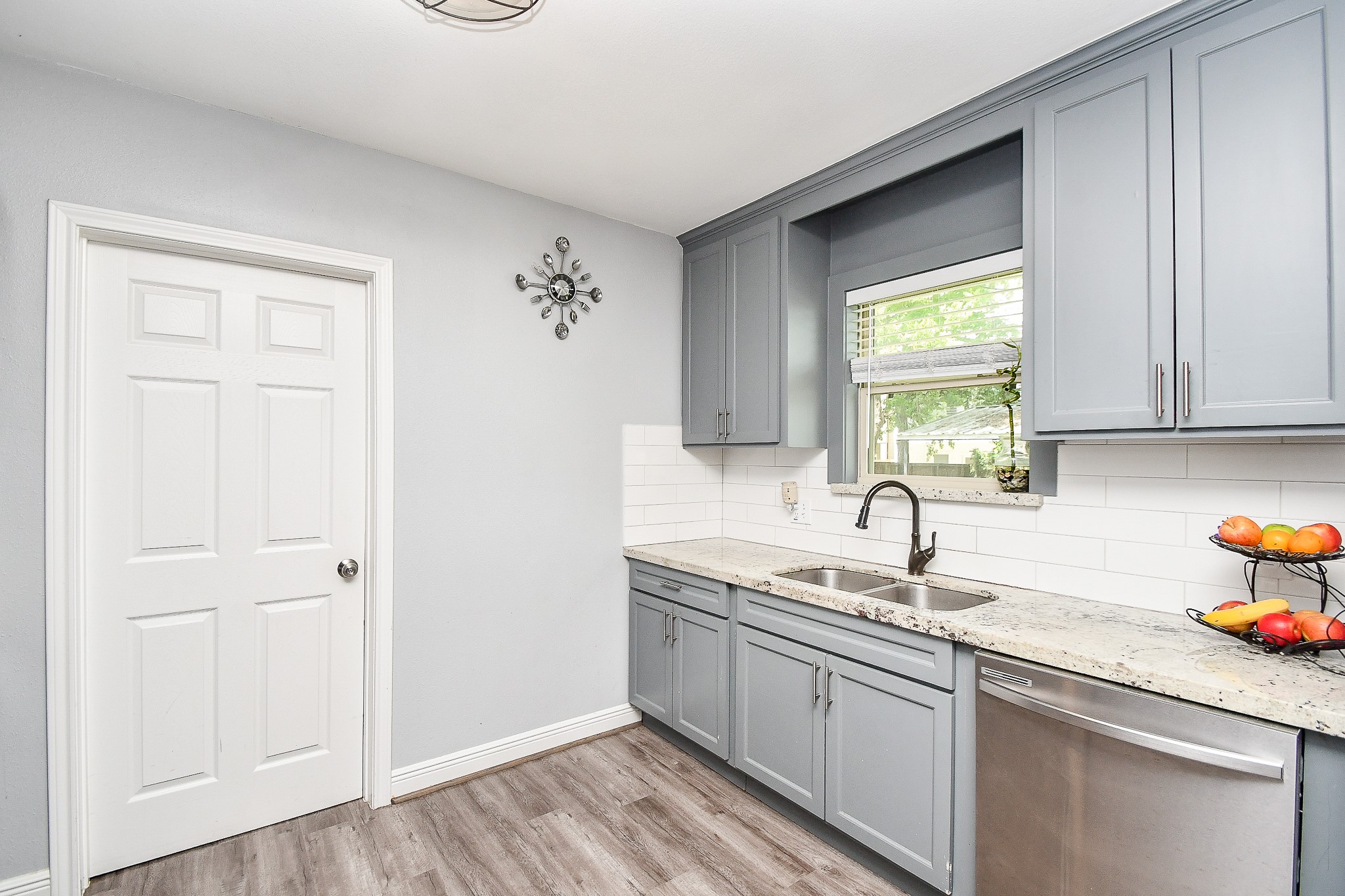1607 Sylvester Road Houston, TX 77009 - Photo 10 of 32 a kitchen with a sink and cabinets