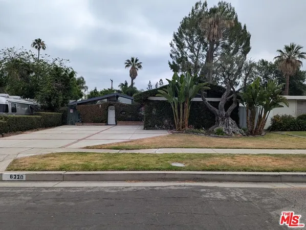 $995,000 | 6220 Oakdale Avenue, Woodland Hills, CA 91367