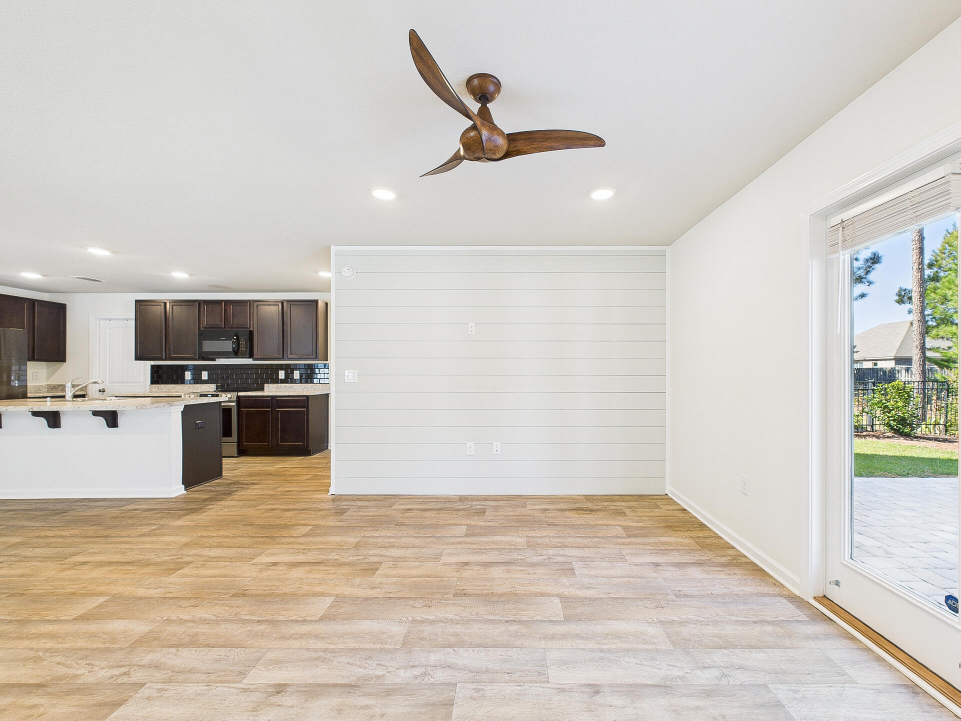 691 Earl Godwin Road Freeport, FL 32439 - Photo 19 of 58 Living Room
