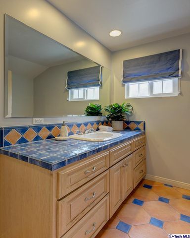 a view of house with garden