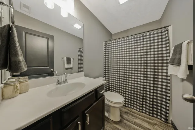 $338,000 | 301 South 4th Avenue, Haubstadt, IN 47639