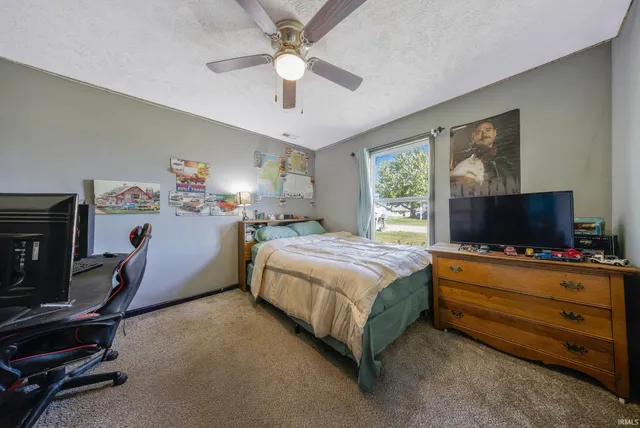 $338,000 | 301 South 4th Avenue, Haubstadt, IN 47639