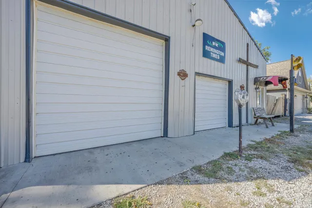 $338,000 | 301 South 4th Avenue, Haubstadt, IN 47639