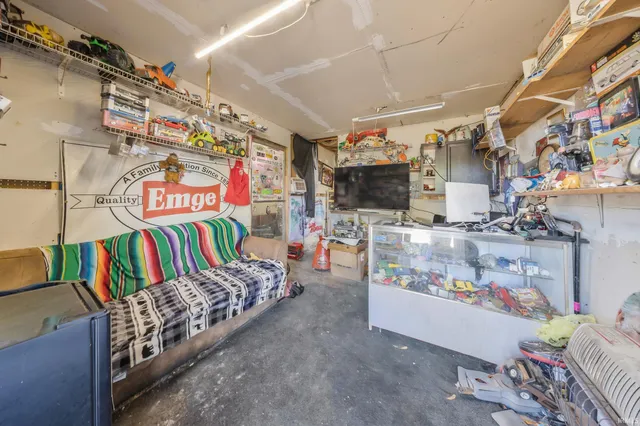 $338,000 | 301 South 4th Avenue, Haubstadt, IN 47639