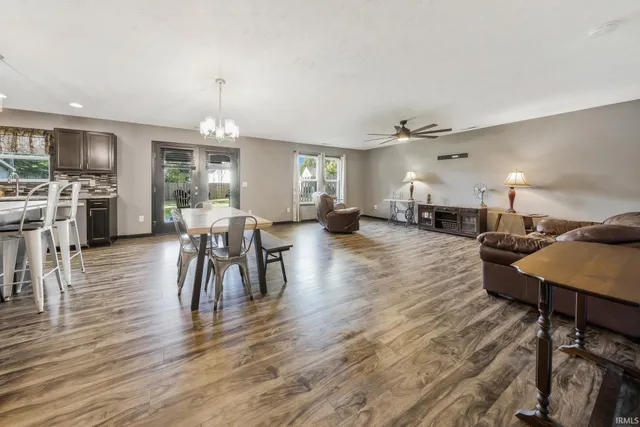 $338,000 | 301 South 4th Avenue, Haubstadt, IN 47639