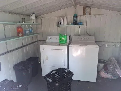 a view of a house with backyard