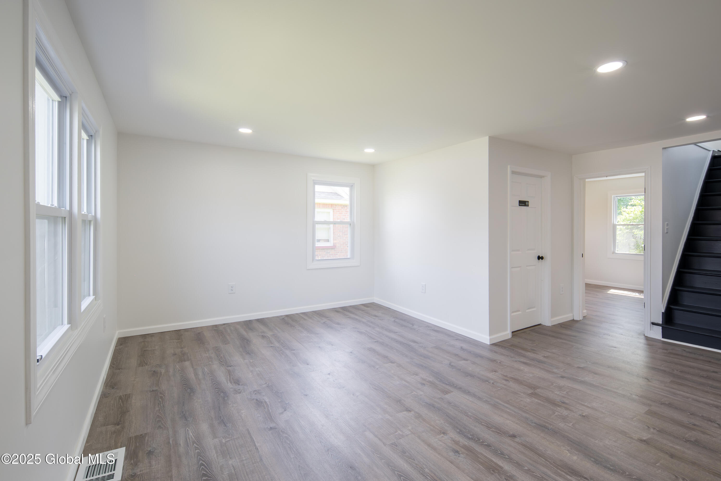 135 Freemans Bridge Road Glenville, NY 12302 - Photo 8 of 54 008