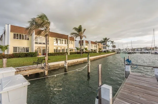 $1,500 | 1315 Bayshore Drive, Unit 204, Fort Pierce, FL 34949