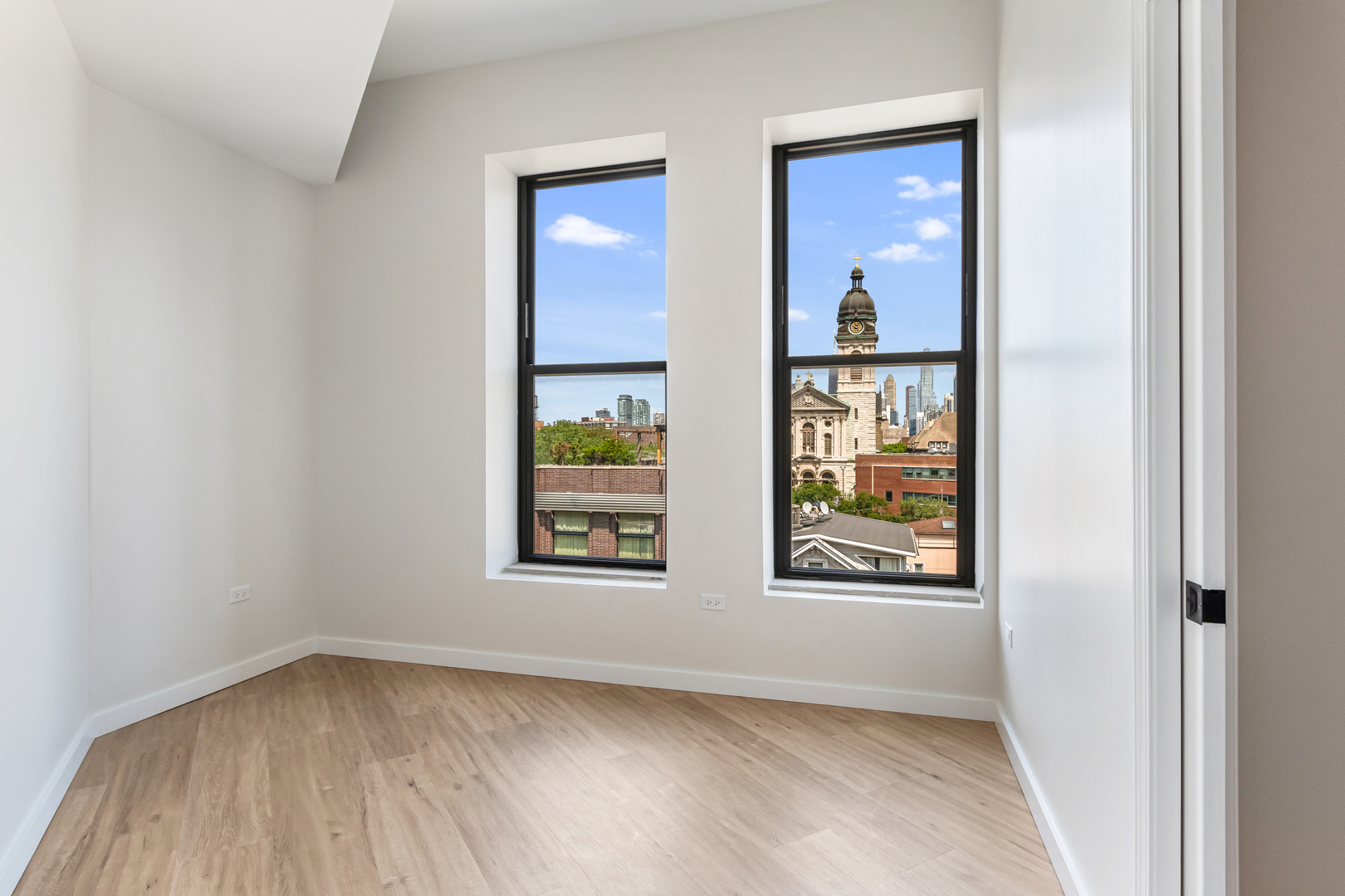 805 North Milwaukee Avenue, Unit 4N Chicago, IL 60642 - Photo 29 of 34 an empty room that has a window