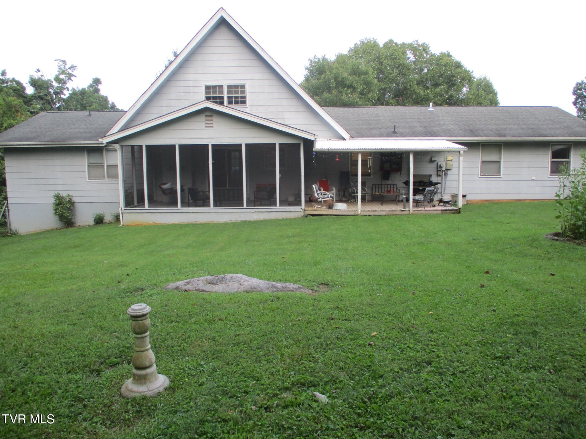 213 Edgefield Road Bristol, TN 37620 - Photo 5 of 20 005 IMG_9904