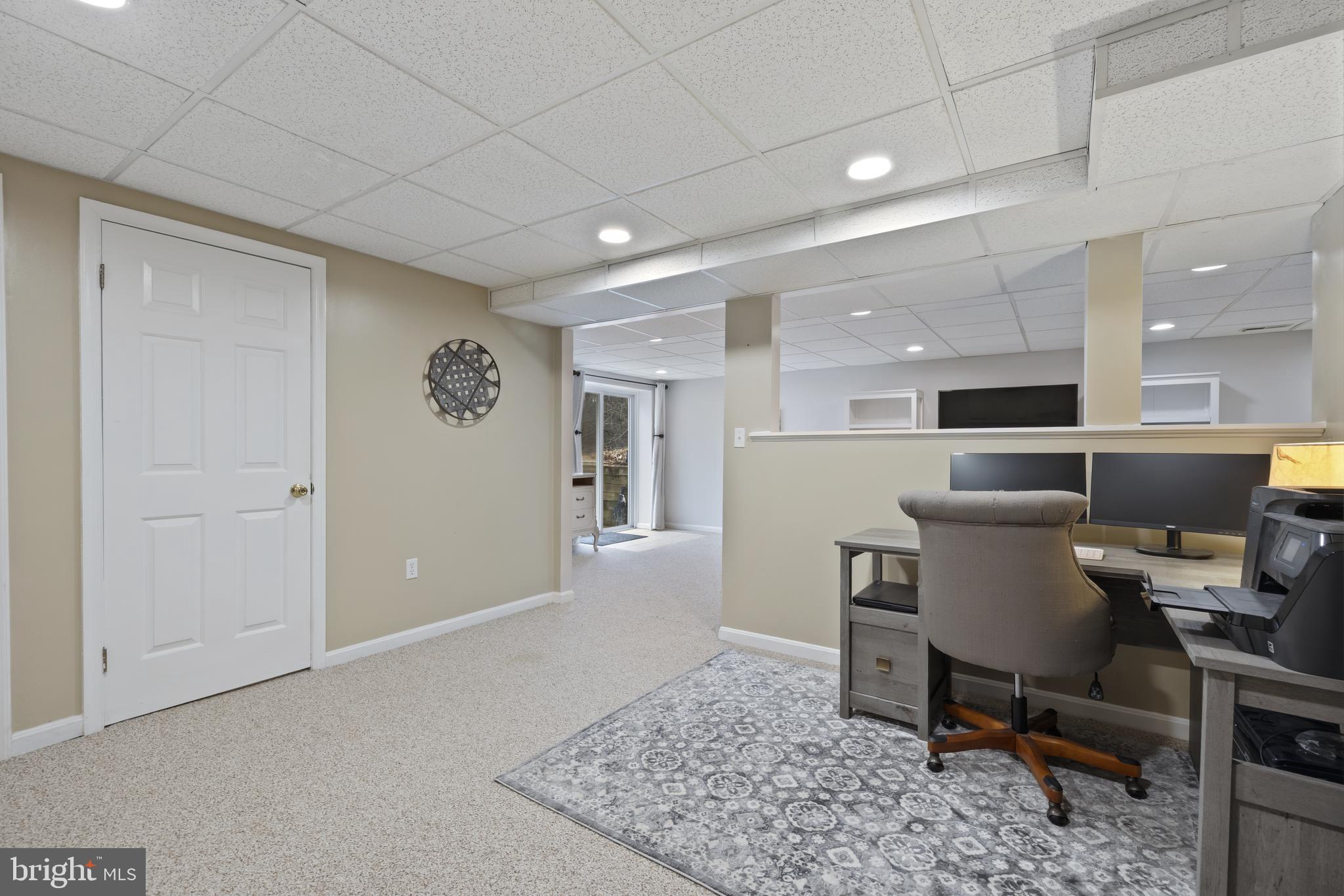 7802 Blue Hill Road Glenville, PA 17329 - Photo 36 of 44 a workspace with a table and chairs