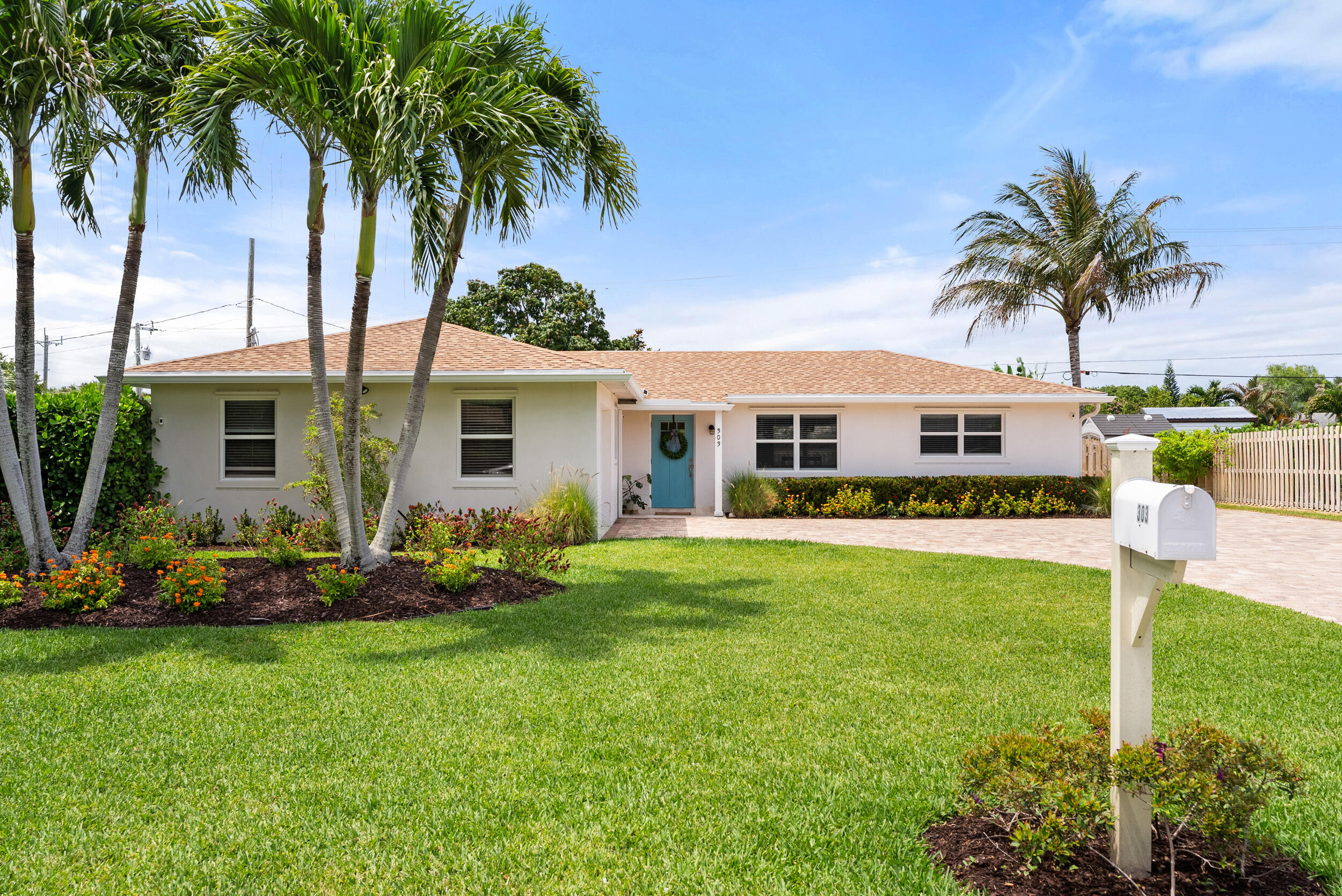 303 Norfolk Road Jupiter, FL 33469 - Photo 4 of 36 066_yhZG
