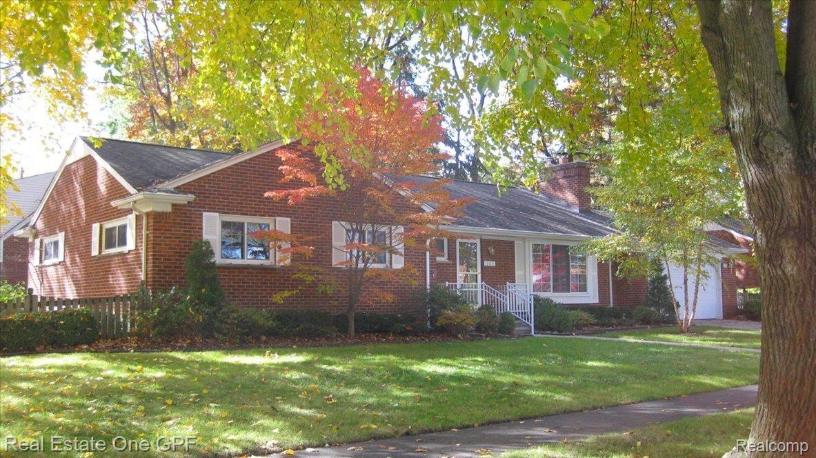 303 Lothrop Road Grosse Pointe, MI 48236 - Photo 1 of 11 303 Lothrop 259