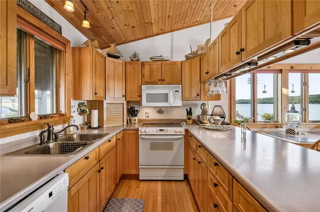 $649,900 | 2882 Fire Lane, Venice, NY 13118