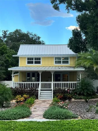 $2,600 | 810 North Tremain Street, Mount Dora, FL 32757