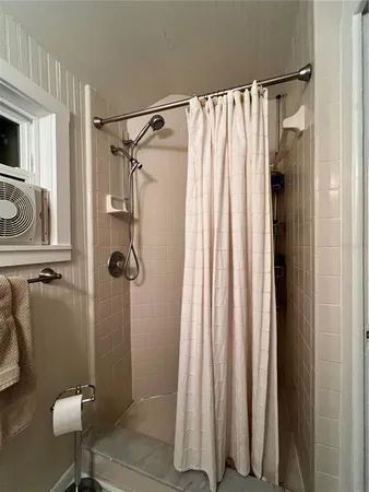 $2,600 | 810 North Tremain Street, Mount Dora, FL 32757