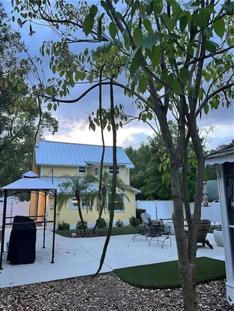 $2,600 | 810 North Tremain Street, Mount Dora, FL 32757