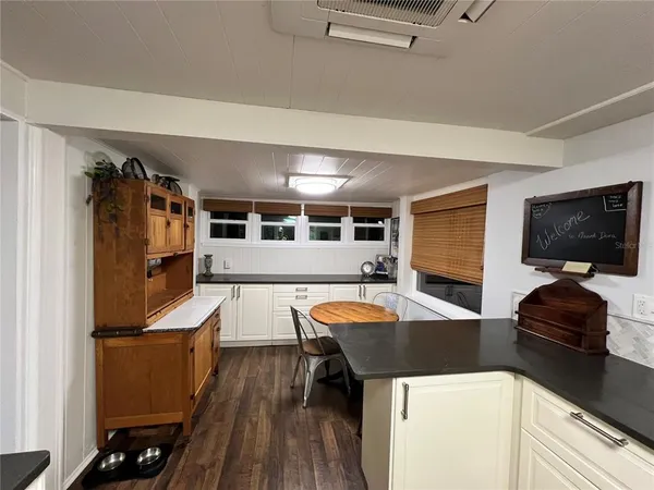 $2,600 | 810 North Tremain Street, Mount Dora, FL 32757