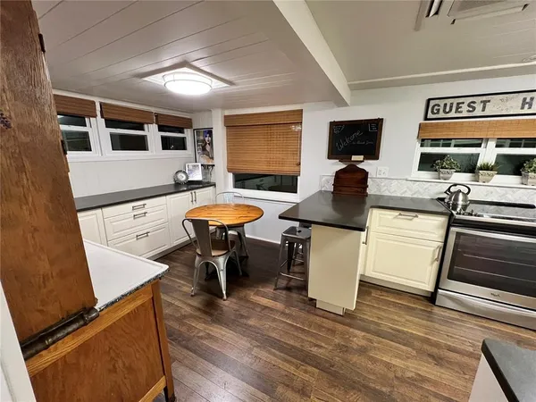 $2,600 | 810 North Tremain Street, Mount Dora, FL 32757