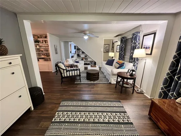 $2,600 | 810 North Tremain Street, Mount Dora, FL 32757
