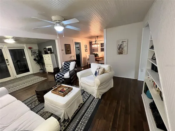 $2,600 | 810 North Tremain Street, Mount Dora, FL 32757