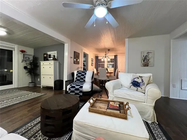 $2,600 | 810 North Tremain Street, Mount Dora, FL 32757