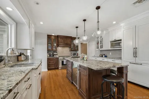 $2,879,000 | 38 Hewlett Lane, Port Washington, NY 11050