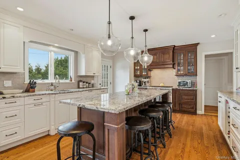 $2,879,000 | 38 Hewlett Lane, Port Washington, NY 11050