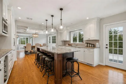 $2,879,000 | 38 Hewlett Lane, Port Washington, NY 11050