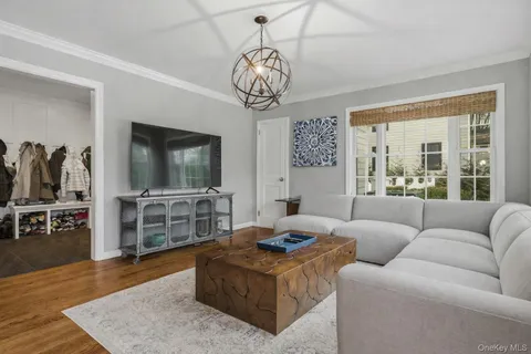 $2,879,000 | 38 Hewlett Lane, Port Washington, NY 11050