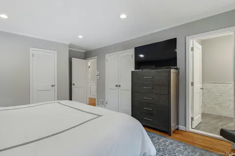 $2,879,000 | 38 Hewlett Lane, Port Washington, NY 11050