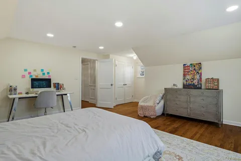 $2,879,000 | 38 Hewlett Lane, Port Washington, NY 11050