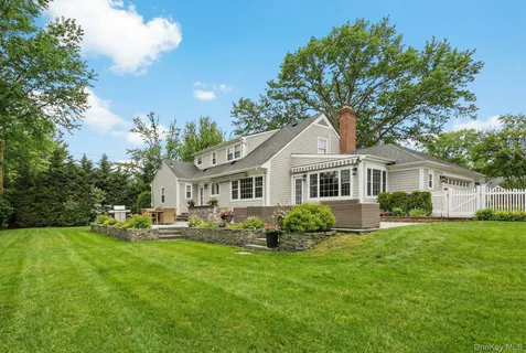 $2,879,000 | 38 Hewlett Lane, Port Washington, NY 11050