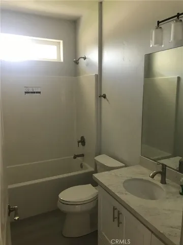 a view of back yard of the house