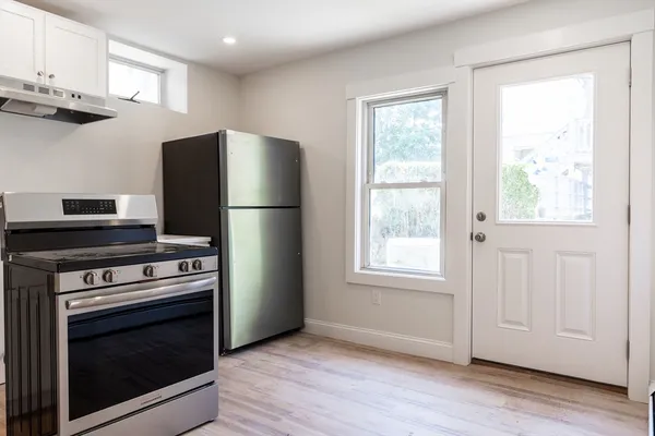 $1,800 | 71 Friend Street, Unit 1R, Gloucester, MA 01930