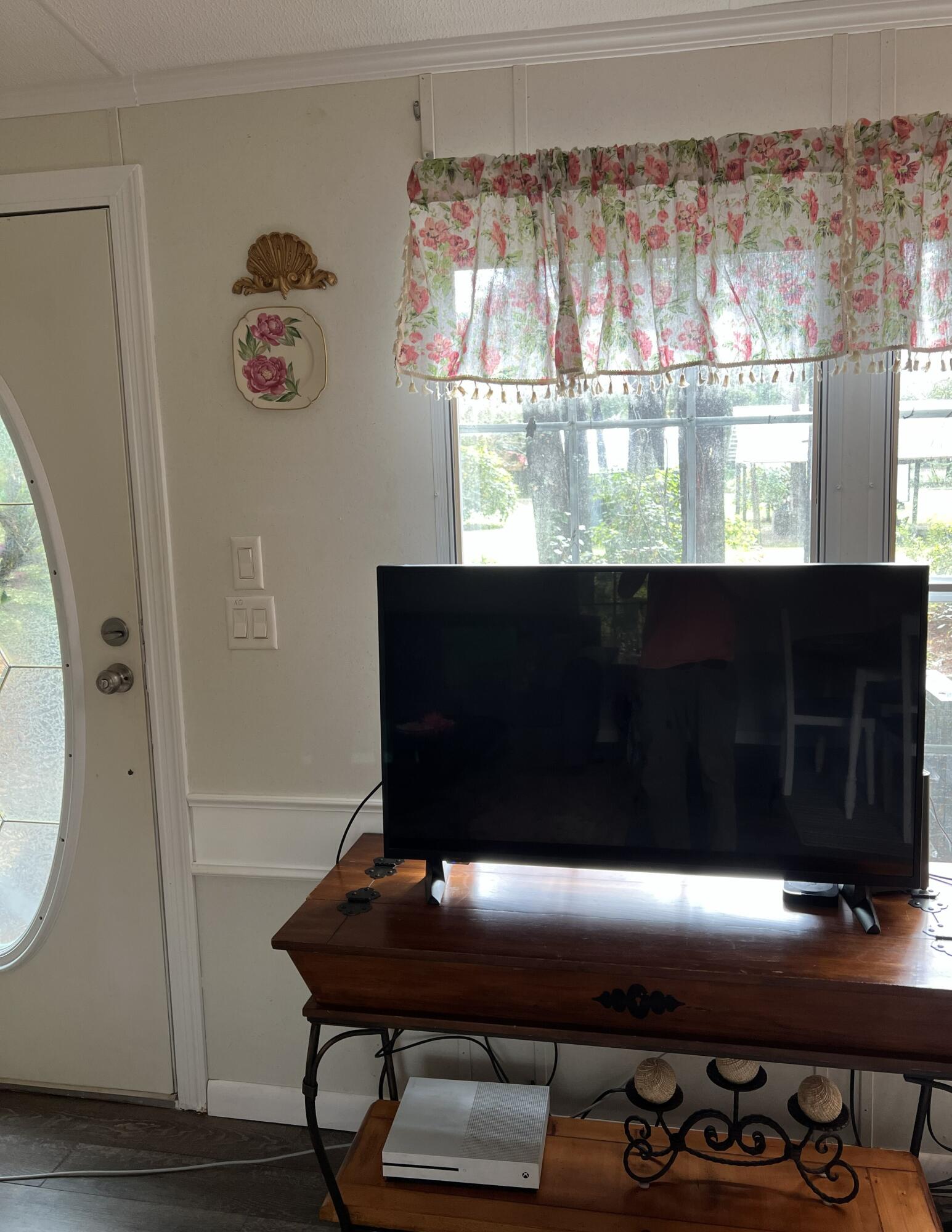 175 Schoolhouse Road Dorchester, SC 29437 - Photo 11 of 17 LR to front door