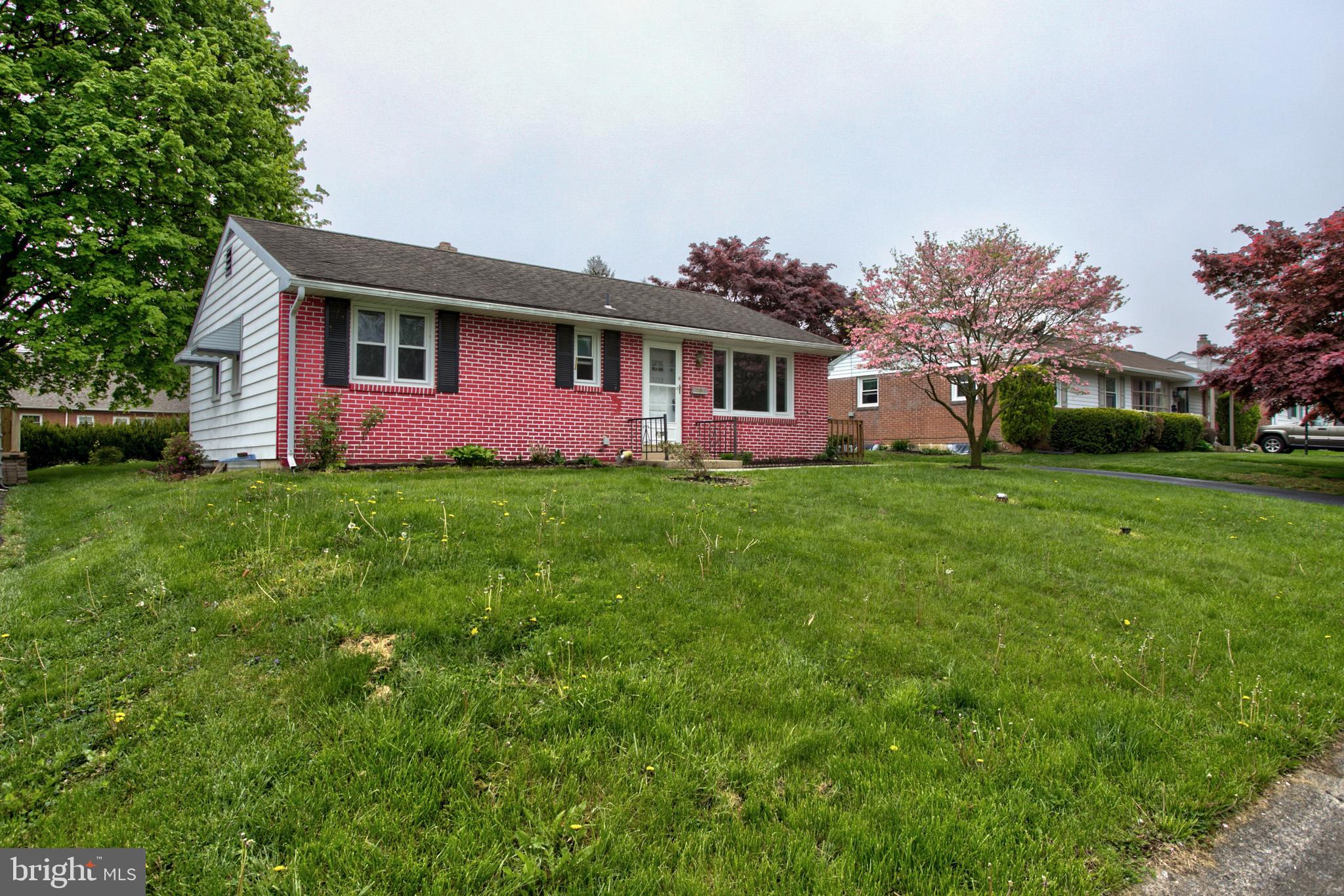 1752 Hemlock Road Lancaster, PA 17603 - Photo 3 of 27 Gallery Image 3