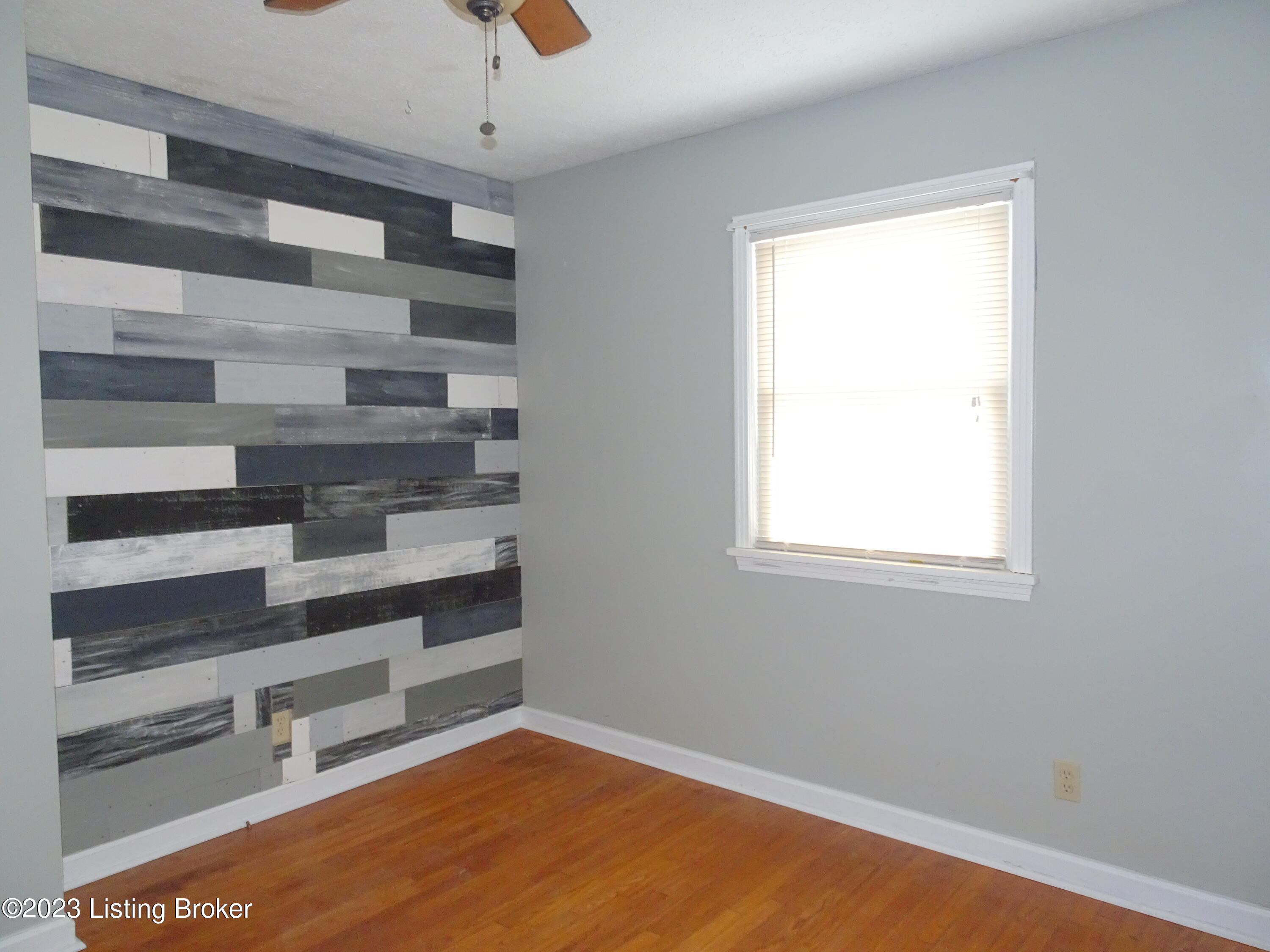 5008 Kendall Road Louisville, KY 40272 - Photo 12 of 16 DSC05479