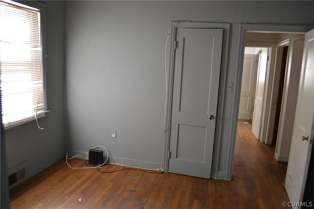806 Northampton Road Petersburg, VA 23805 - Photo 7 of 11 a room that has a window in it