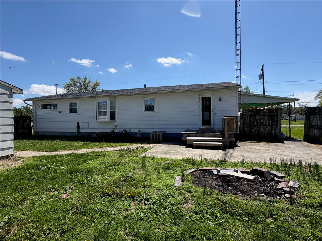102 West Effingham Avenue Patoka, IL 62875 - Photo 15 of 18