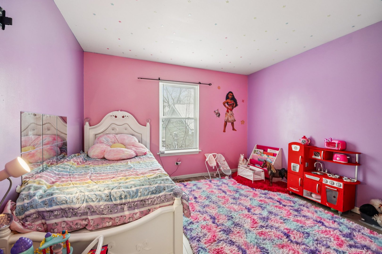 410 Riverside Drive Lakemoor, IL 60051 - Photo 13 of 21 a room with toys and dresser