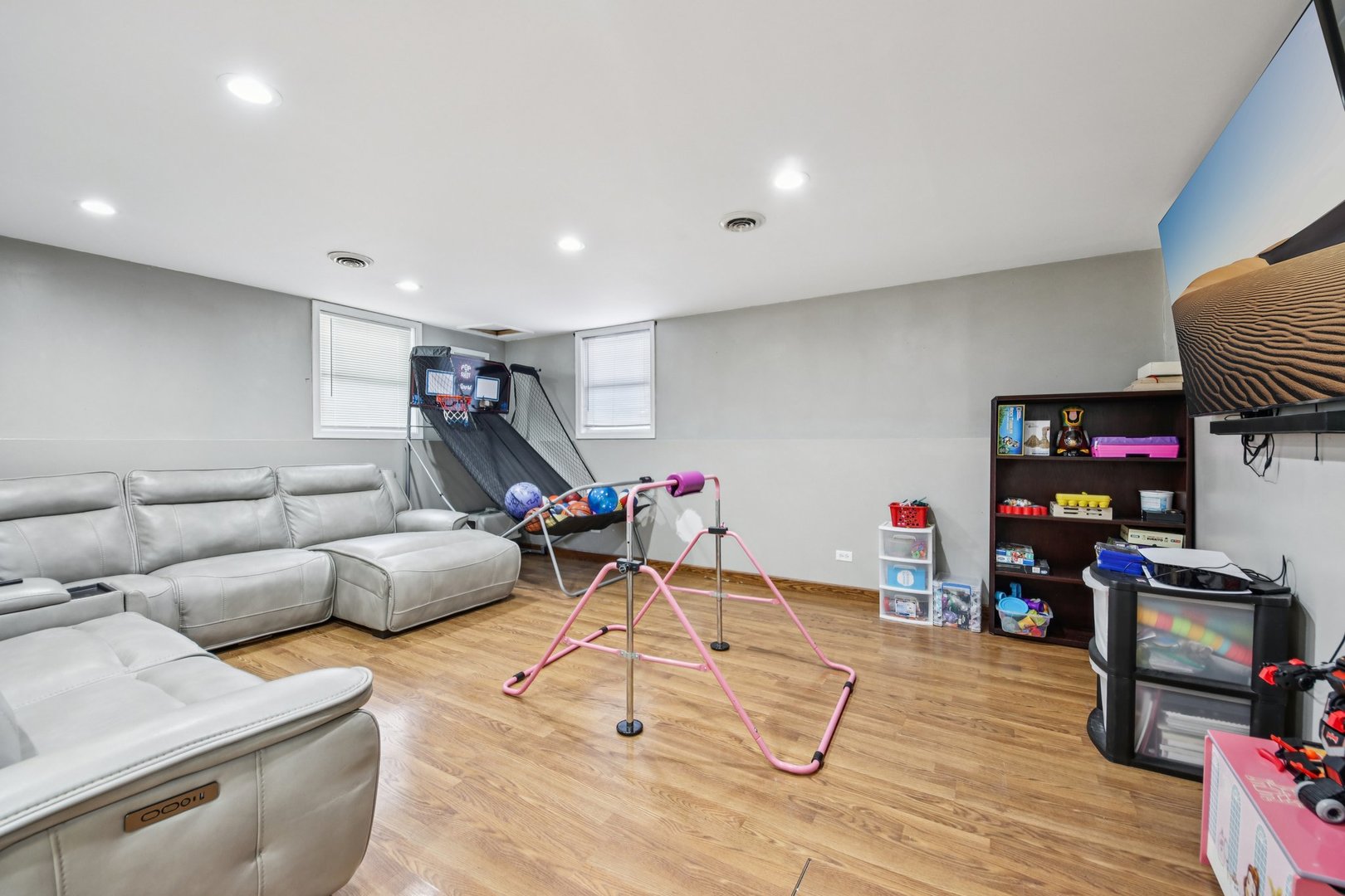 410 Riverside Drive Lakemoor, IL 60051 - Photo 16 of 21 a living room with furniture and a wooden floor